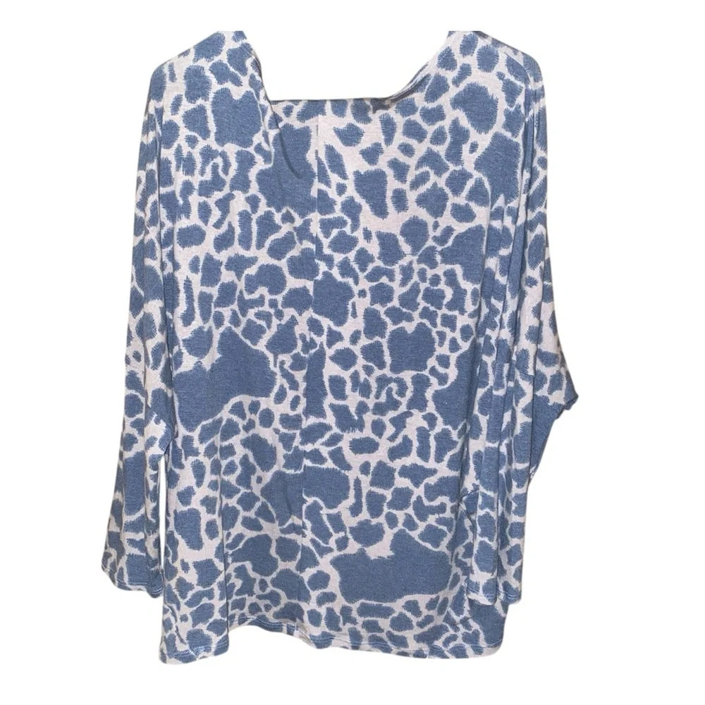 EMERALD COLLECTION Animal Printed Blouse.  SZ L. NWT - Picture 2 of 6